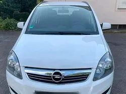 Weiß Gebraucht 2012 Opel Zafira Family Van / Kleinbus | 3.600 € (Guter Preis)