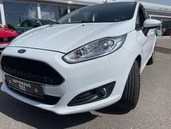 Weiß Gebraucht 2016 Ford Fiesta Celebration Kleinwagen | 10.600 € (Teuer)