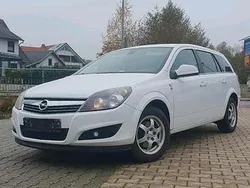 Weiß Gebraucht 2011 Opel Astra Edition Kombi | 800 € (Superpreis)
