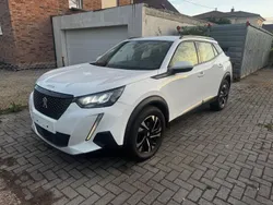 Weiß Gebraucht 2020 Peugeot 2008 Allure SUV | 8.290 € (Teuer)