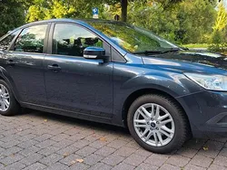Grau Gebraucht 2010 Ford Focus Limousine | 2.450 € (Guter Preis)