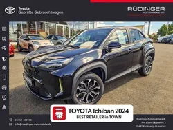 Mysticschwarz mica (metallic) Gebraucht 2024 Toyota Yaris Hybrid Team SUV | 27.990 € (Fairer Preis)