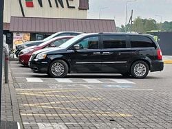 Schwarz Gebraucht 2016 Chrysler Town & Country Van / Kleinbus | 11.000 €