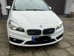 Weiß Gebraucht 2016 BMW 218 Active Tourer Van / Kleinbus | 10.500 € (Fairer Preis)