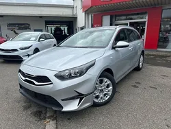 Sparkling silber metallic (metallic) Gebraucht 2024 Kia Ceed Sportswagon Vision Kombi | 25.950 € (Superpreis)
