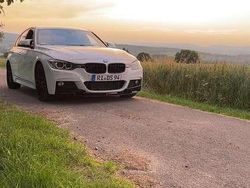 Weiß Gebraucht 2015 BMW 318 M Sport Limousine | 11.900 € (Guter Preis)