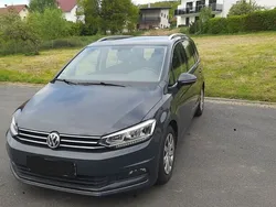 Grau Gebraucht 2017 VW Touran Highline Van / Kleinbus | 9.990 € (Fairer Preis)