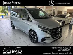 Silber Gebraucht 2024 Mercedes V220 Style Van / Kleinbus | 62.926 €