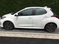 Weiß Gebraucht 2022 Toyota Yaris Hybrid Team Limousine | 18.800 € (Guter Preis)