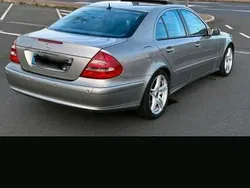 Grau Gebraucht 2004 Mercedes E320 Limousine | 7.700 €