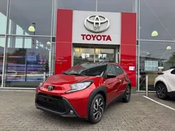 Chili red 3u4/ black mica 209 Neu 2024 Toyota Aygo Team Kleinwagen | 18.890 €
