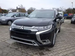 Schwarz Gebraucht 2018 Mitsubishi Outlander P-HEV Plus SUV | 17.900 € (Fairer Preis)