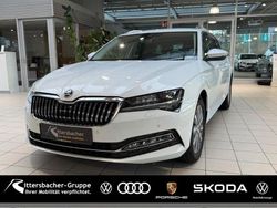 Moonweiss metallic Gebraucht 2024 Skoda Superb Style Kombi | 33.990 € (Etwas zu teuer)
