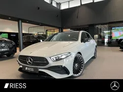 Grau Gebraucht 2025 Mercedes A200 AMG Limousine | 44.700 €