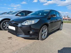 Schwarz Gebraucht 2014 Ford Focus Ambiente Kombi | 3.100 € (Fairer Preis)