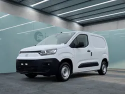 Weiß Gebraucht 2023 Fiat Doblò Van / Kleinbus | 21.444 € (Fairer Preis)