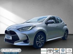 Shimmering silver (metallic) Gebraucht 2022 Toyota Yaris Hybrid Team Kleinwagen | 19.490 € (Fairer Preis)