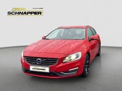 Rot Gebraucht 2017 Volvo V60 Momentum Kombi | 15.980 € (Fairer Preis)