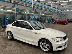 Weiß Gebraucht 2012 BMW 120 Coupé M Sport Coupé | 6.900 €