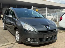 Grau Gebraucht 2013 Peugeot 5008 Family Van / Kleinbus | 4.500 € (Superpreis)