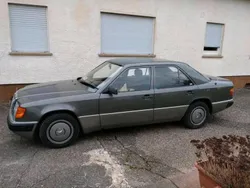 Grau Gebraucht 1991 Mercedes E200 Limousine | 5.500 €