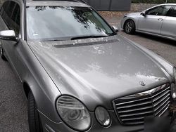 Beige Gebraucht 2006 Mercedes E280 Classic Kombi | 4.990 € (Fairer Preis)