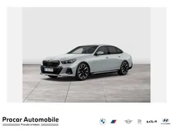 Grau Neu 2025 BMW 520 M Sport Limousine | 76.910 €