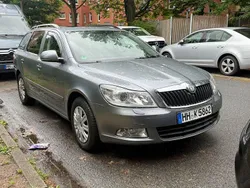 Grau Gebraucht 2011 Skoda Octavia Active Kombi | 2.500 € (Superpreis)