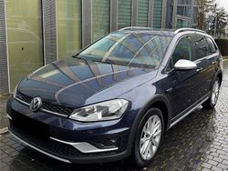 Blau Gebraucht 2016 VW Golf VII Basis Kombi | 15.999 €