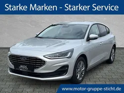 Moondust silver metallic Neu 2025 Ford Focus Titanium Limousine | 31.390 € (Fairer Preis)