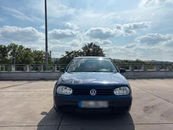 Blau Gebraucht 2002 VW Golf IV Edition Kleinwagen | 1.900 € (Fairer Preis)
