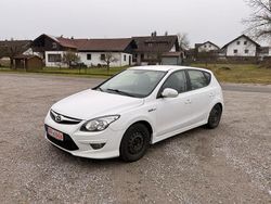Weiß Gebraucht 2011 Hyundai i30 Classic Limousine | 4.495 € (Fairer Preis)
