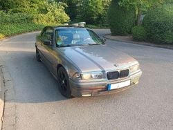 Schwarz Gebraucht 1997 BMW 318 Cabriolet Basis Cabrio | 4.300 € (Teuer)