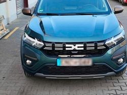 Grün Gebraucht 2025 Dacia Sandero Stepway Kleinwagen | 17.500 € (Fairer Preis)