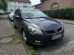 Grau Gebraucht 2012 Kia Ceed 2 Kombi | 3.000 €