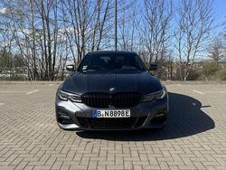 Grau Gebraucht 2022 BMW 330e Shadowline Limousine | 32.800 € (Fairer Preis)