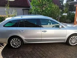Silber Gebraucht 2012 Skoda Superb Ambition Kombi | 7.900 € (Fairer Preis)