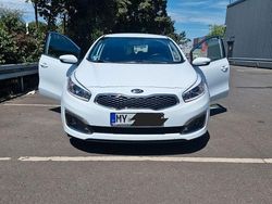 Weiß Gebraucht 2017 Kia Ceed Edition 7 Kleinwagen | 9.000 € (Fairer Preis)