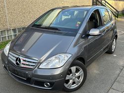 Grau Gebraucht 2010 Mercedes A180 Limousine | 2.799 €
