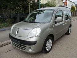Beige Gebraucht 2011 Renault Kangoo Happy Family Van / Kleinbus | 9.500 € (Teuer)