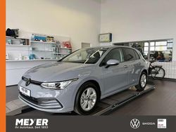 Mondsteingrau Gebraucht 2024 VW Golf VIII Life Limousine | 22.990 € (Fairer Preis)