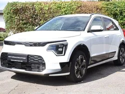 Weiß Gebraucht 2023 Kia e-Niro Inspiration SUV | 30.990 € (Fairer Preis)