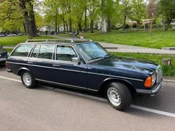 Blau Gebraucht 1982 Mercedes E280 Kombi | 16.280 €