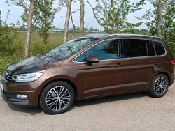 Braun Gebraucht 2016 VW Touran Highline Van / Kleinbus | 18.400 € (Fairer Preis)