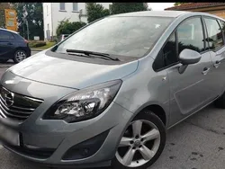 Grau Gebraucht 2011 Opel Meriva Van / Kleinbus | 6.800 € (Etwas zu teuer)