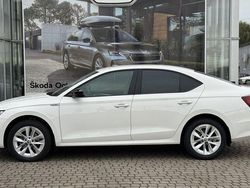Weiß Gebraucht 2022 Skoda Octavia Ambition Limousine | 22.999 € (Guter Preis)