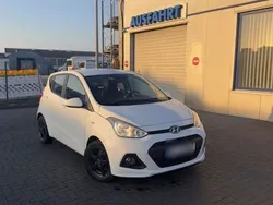 Weiß Gebraucht 2015 Hyundai i10 Basis Kleinwagen | 4.500 € (Fairer Preis)