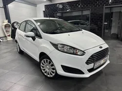 Weiß Gebraucht 2015 Ford Fiesta Trend Kleinwagen | 8.499 € (Etwas zu teuer)