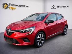 Rot Gebraucht 2023 Renault Clio V Evolution Limousine | 14.290 € (Guter Preis)