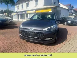 Grau Gebraucht 2015 Hyundai i20 Trend Limousine | 10.990 € (Fairer Preis)